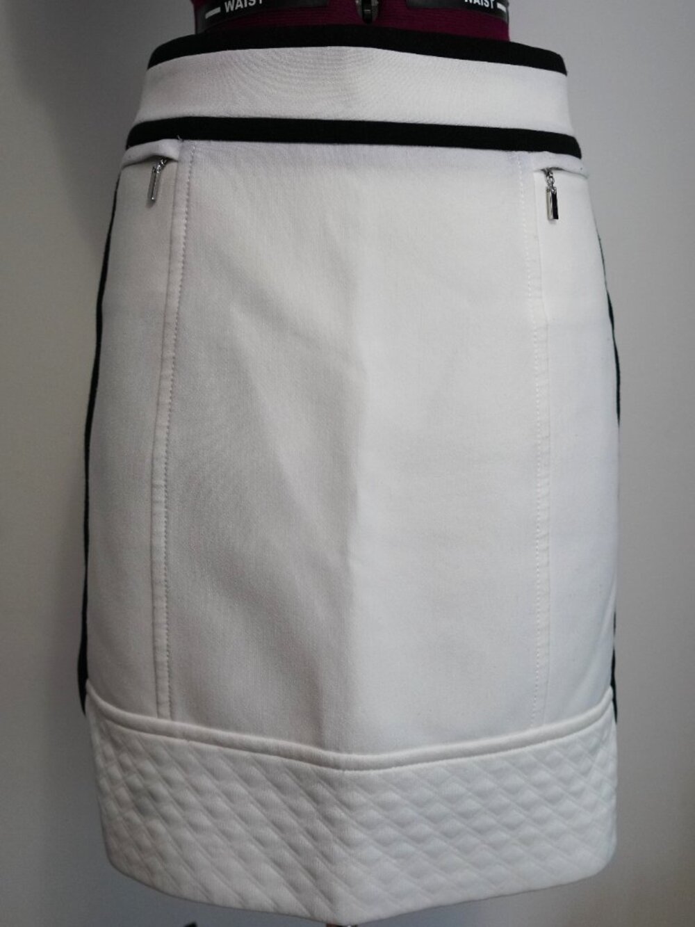 White House Black Market-Wmns XS-White/Black Quilted Suit Set-Minor Flaws - Picture 6 of 12